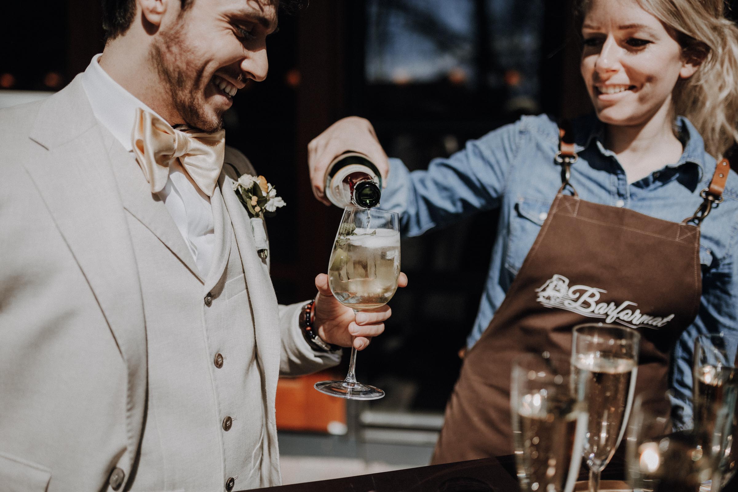 Mobile | Bar | Ape | Bulli | Cocktailservice | Cocktail | Bus | Catering | Hannover | Getränke | Foodtruck | Sektempfang | Standesamt | Hochzeit | Barkeeper | Hochzeit | Mieten | Event | Buchen | Barformat